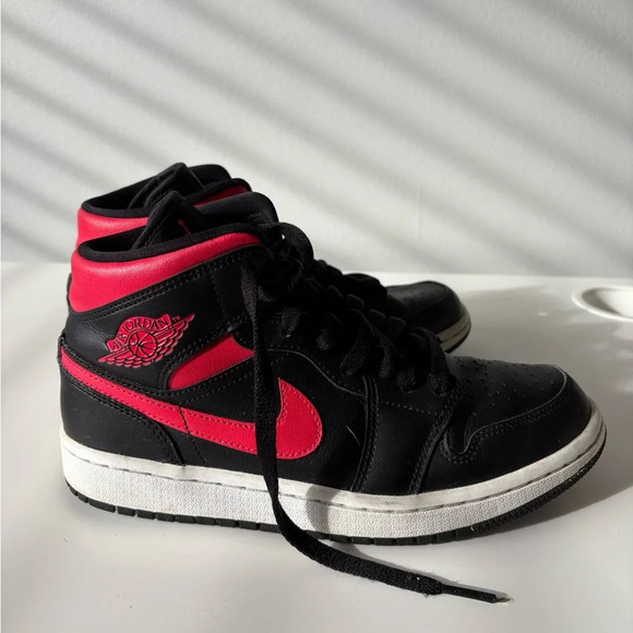 Nike Air Jordan 1 Mid size 8 - Picture 2 of 7